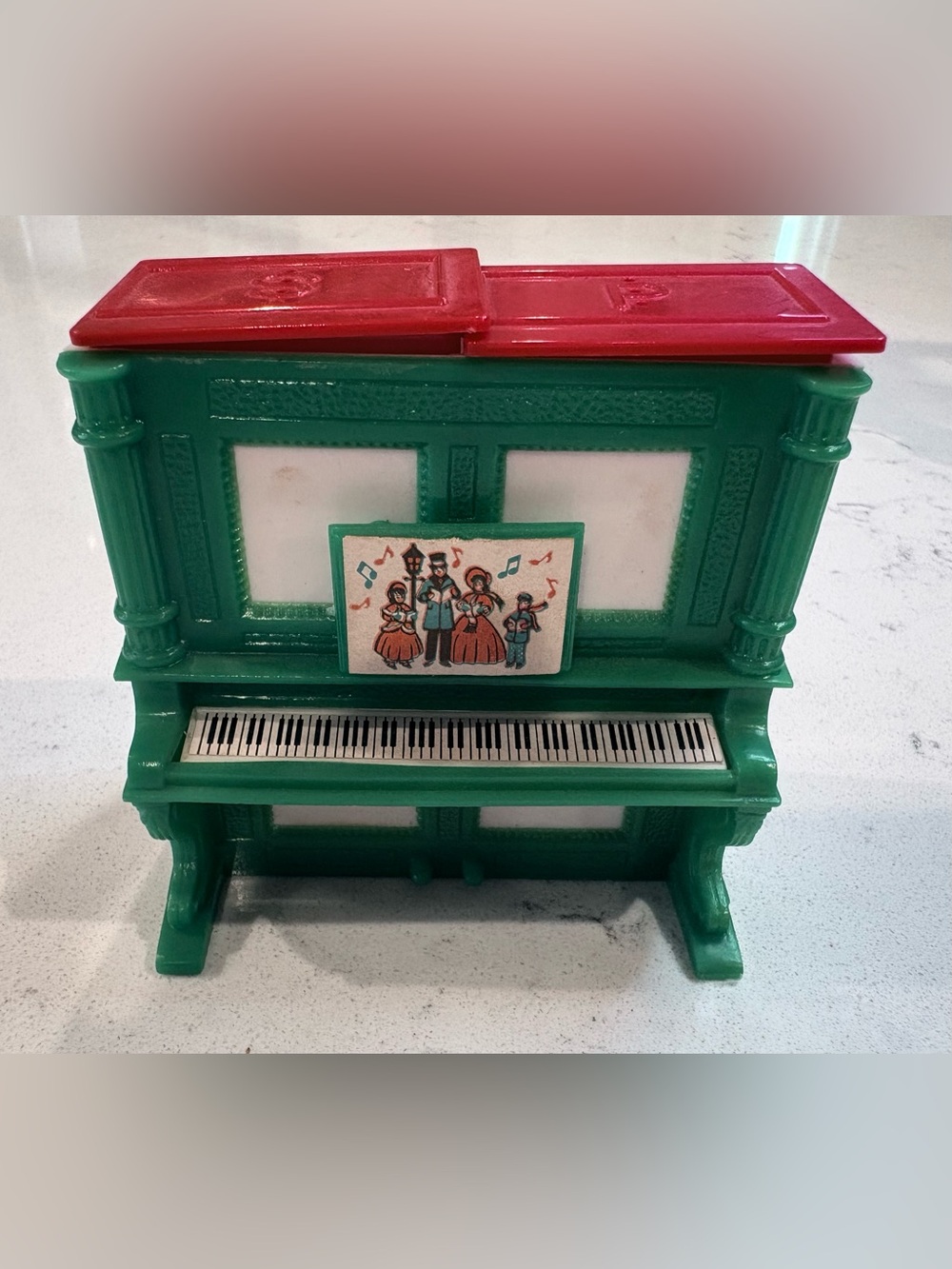 Christmas/Holiday Toy Piano Salt & Pepper Shakers Green/Red